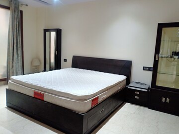 Bedroom in 4 BHK Apartment at Panchsheel Park – for Rent