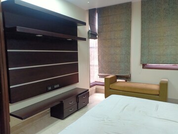Furnished Amenities in 4 BHK Apartment at Panchsheel Park – for Rent
