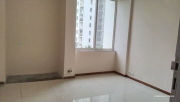 Room in 3.5 BHK Apartment at Unitech Downtown, Rajarhat New Town – for Rent