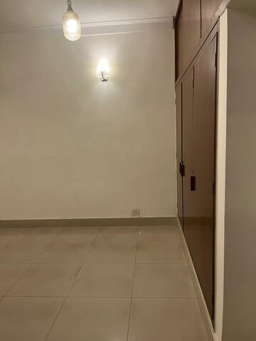Room in 5 BHK Independent House at Golf Links – for Rent