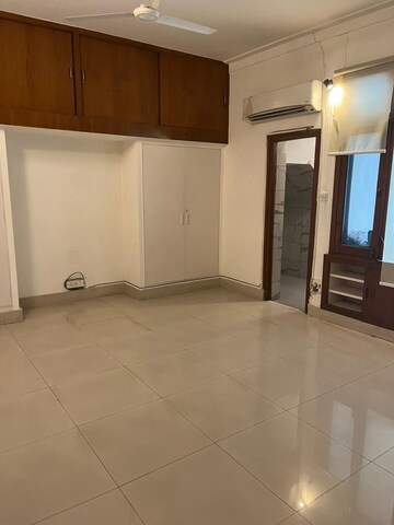 Room in 5 BHK Independent House at Golf Links – for Rent