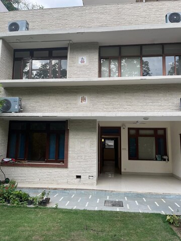 5 BHK Independent House For Rent in Golf Links