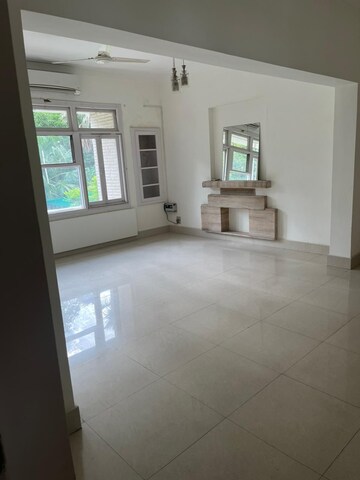 Room in 5 BHK Independent House at Golf Links – for Rent