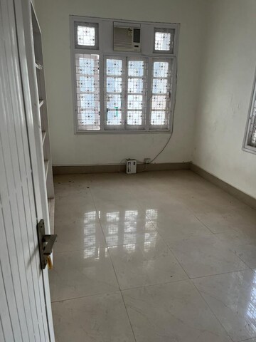 Room in 5 BHK Independent House at Golf Links – for Rent