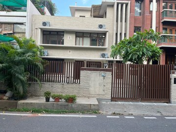 5 BHK Independent House – Exterior View View at Golf Links - for Rent