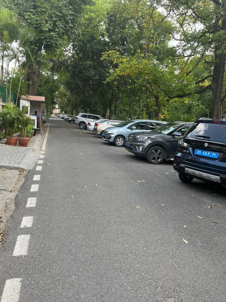  Parking, boutique-residential-apartments-35 5 Bedroom 3500 Sq.Ft. Independent House In Golf Links Delhi 8897281