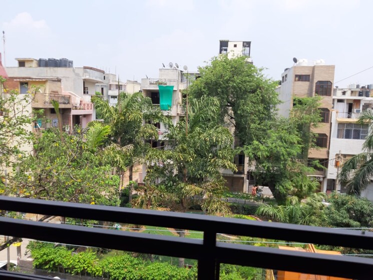 Garden, fort-view-apartments 3 Bedroom 200 Sq.Yd. Builder Floor In Kalkaji Delhi 8897302
