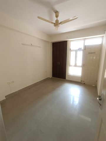 Room in 2.5 BHK Apartment at Supertech Cape Town, Sector 74 – for Rent