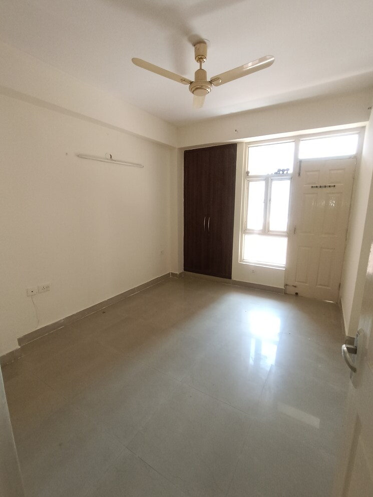 Room, supertech-cape-town 2.5 Bedroom 1150 Sq.Ft. Apartment In Sector 74 Noida 8897334