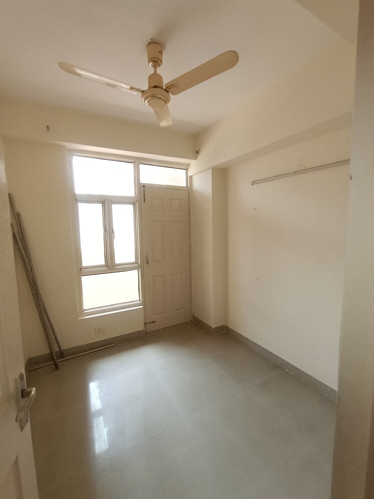 Room, supertech-cape-town 2.5 Bedroom 1150 Sq.Ft. Apartment In Sector 74 Noida 8897334