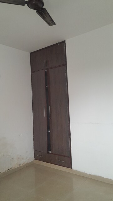 Furnished Amenities in 2 BHK Builder Floor at Unitech Woodstock Floors, Sector 50 – for Rent