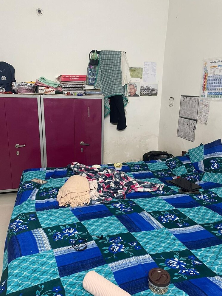 Room, gomti nagar Pg For Girls In Gomti Nagar 8897366