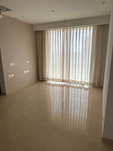 Room in 2 BHK Apartment at Hiranandani Highland, Powai – for Sale