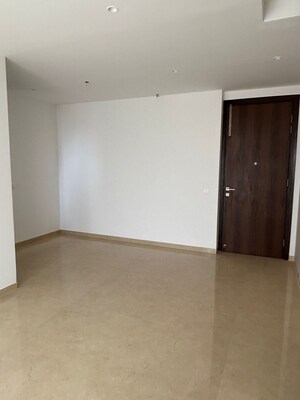 Room in 2 BHK Apartment at Hiranandani Highland, Powai – for Sale