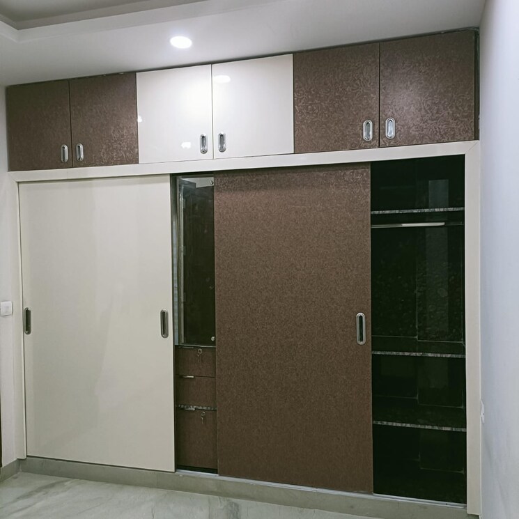 Room, defence colony 3 Bedroom 217 Sq.Yd. Builder Floor In Defence Colony Delhi 8897378