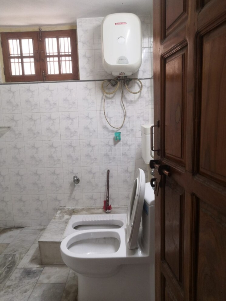 Bathroom, khurram nagar 3 Bedroom 1800 Sq.Ft. Independent House In Khurram Nagar Lucknow 8897393