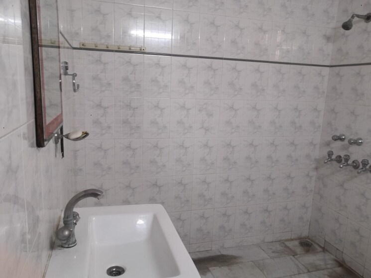Bathroom, khurram nagar 3 Bedroom 1800 Sq.Ft. Independent House In Khurram Nagar Lucknow 8897393