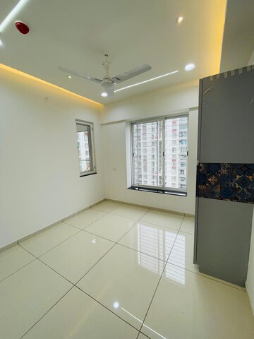 Room in 2 BHK Apartment at Yashwin Orrizonte, Kharadi – for Rent