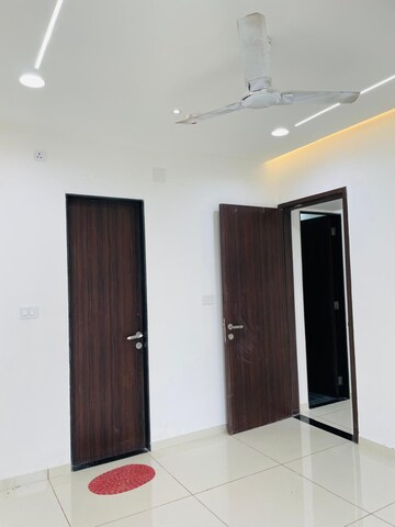Room in 2 BHK Apartment at Yashwin Orrizonte, Kharadi – for Rent