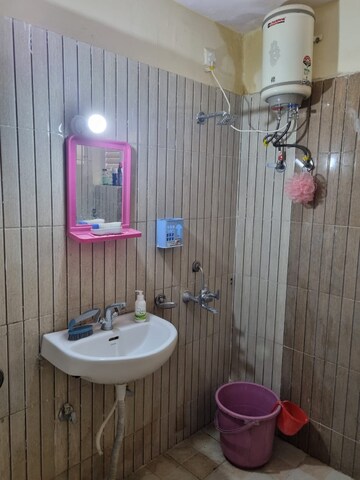 Bathroom in 2 BHK Apartment at Gomti Nagar – for Rent