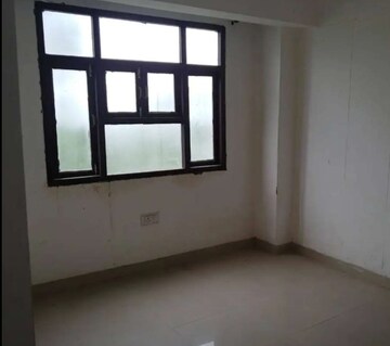 Room in 2 BHK Apartment at Hazratganj – for Rent