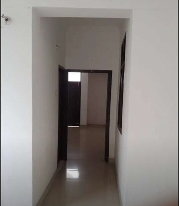 Room in 2 BHK Apartment at Hazratganj – for Rent
