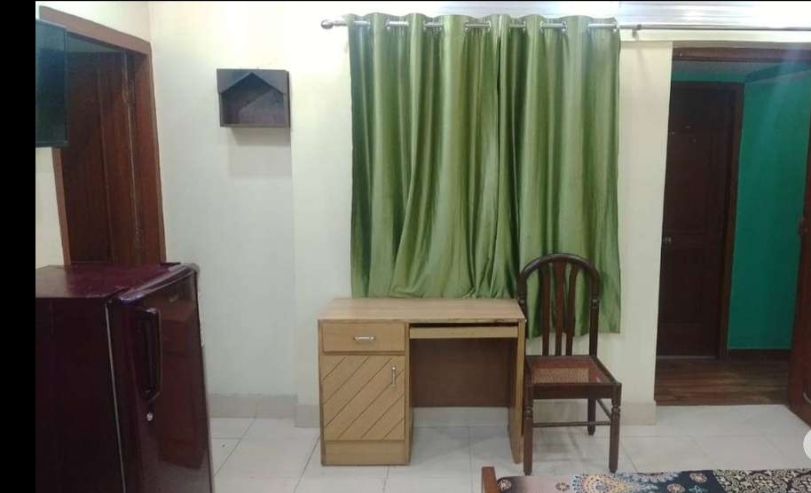 Pg For Rent in Near Sahara Ganj Mall
