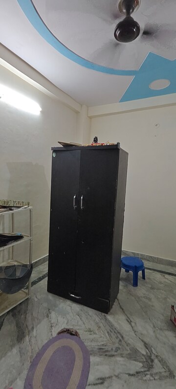 Furnished Amenities in 1 BHK Builder Floor at Mayur Vihar Phase 1 – for Rent
