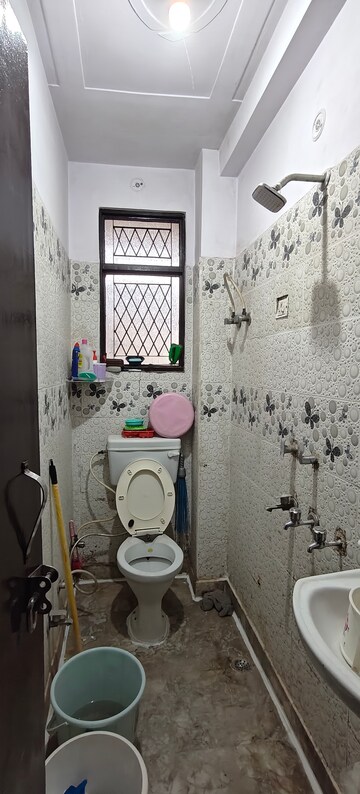 Bathroom in 1 BHK Builder Floor at Mayur Vihar Phase 1 – for Rent