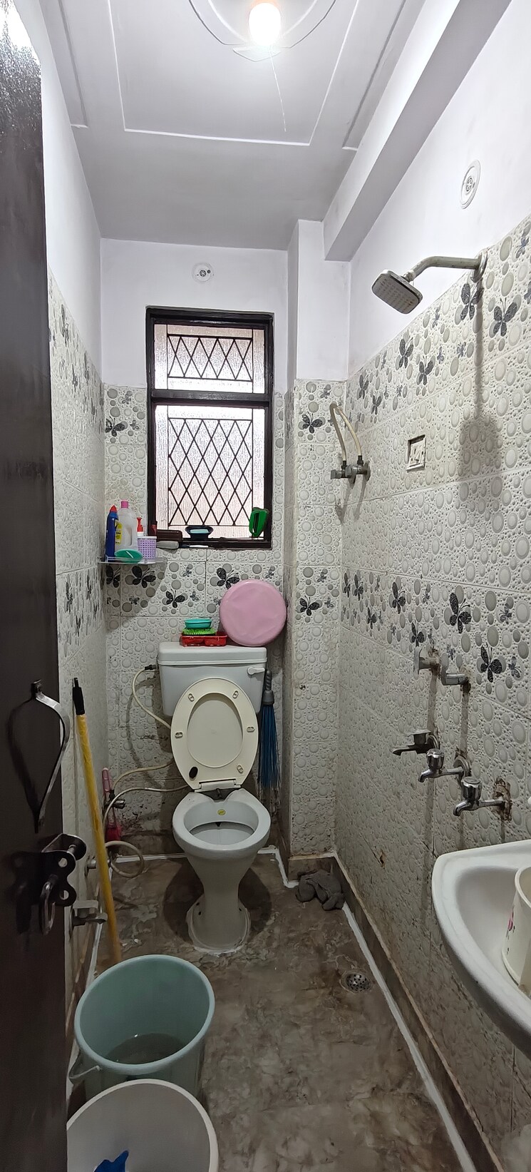 Bathroom, mayur vihar phase 1 1 Bedroom 450 Sq.Ft. Builder Floor In Mayur Vihar Phase 1 Delhi 8897424