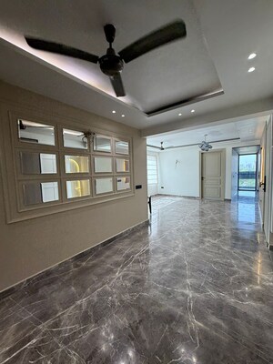 Room in 3 BHK Builder Floor at Emaar MGF Emerald Hills, Sector 65 – for Sale