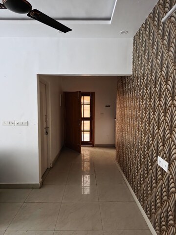 Room in 3 BHK Apartment at Sargam Apartment, Jankipuram – for Rent