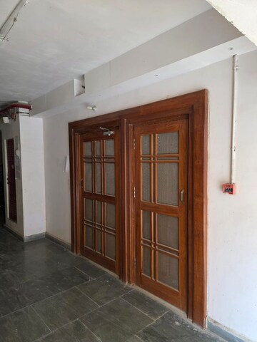 Room in 3 BHK Apartment at Sargam Apartment, Jankipuram – for Rent