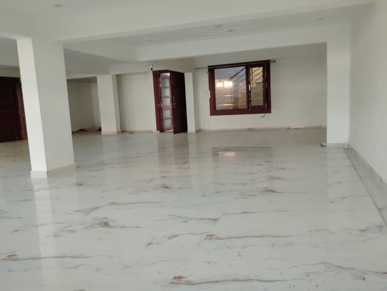 Office Space For Rent in 2000 Sqft Commercial Hall