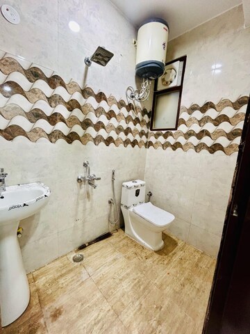 Master Bedroom in 2 BHK Apartment at Chattarpur – for Rent