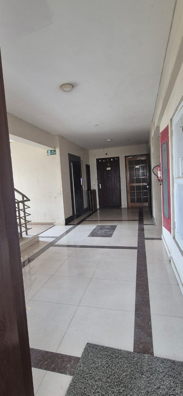 4 BHK + Pooja Room,Servant Room,Study Room,Extra Room Independent House For Rent in 4bhk Semi Furnish New Mak