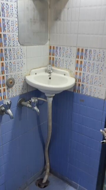 Master Bedroom in 2 BHK Apartment at Royal Classic Co Op Society, Andheri West – for Rent