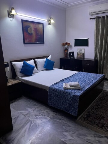 Bedroom in 3.5 BHK Apartment at Greater Kailash I – for Rent