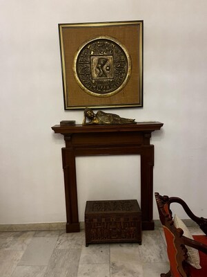 Furnished Amenities in 4 BHK Apartment at Greater Kailash I – for Rent