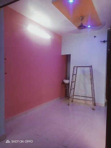 Room in 3 BHK Apartment at Parsvnath Royale Floors, Uattardhona – for Rent