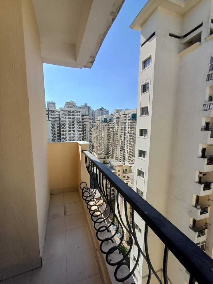 Balcony, amrapali-leisure-valley 3 Bedroom 1825 Sq.Ft. Villa In Tech Zone 4 Greater Noida Greater Noida 8897543