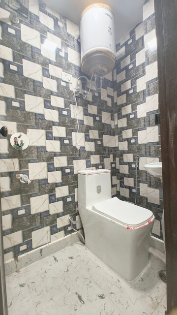 Master Bedroom in 2 BHK Builder Floor at Govindpuri – for Rent
