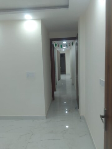 Building Lobby in 3 BHK Builder Floor at Govindpuri – for Rent