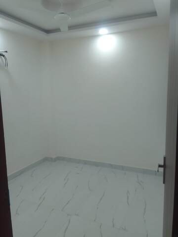 Room in 3 BHK Builder Floor at Govindpuri – for Rent