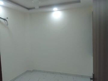 Room in 3 BHK Builder Floor at Govindpuri – for Rent