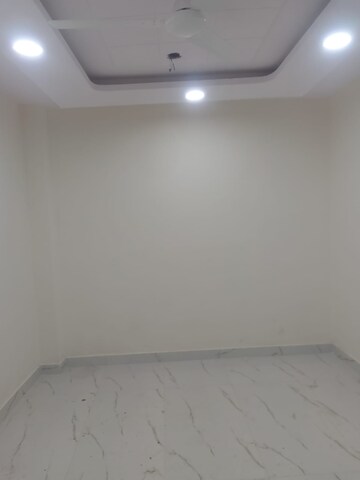 Room in 3 BHK Builder Floor at Govindpuri – for Rent