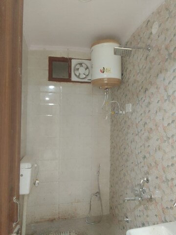 Furnished Amenities in 3 BHK Builder Floor at Govindpuri – for Rent