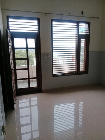 Room in 2 BHK Builder Floor at Ansals Sushant City – for Rent