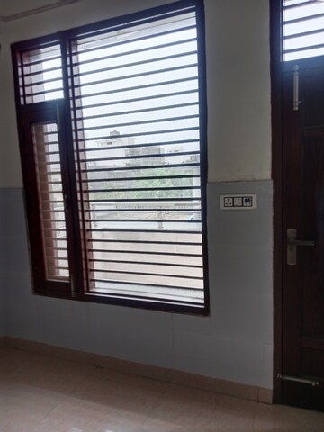 Room in 2 BHK Builder Floor at Ansals Sushant City – for Rent