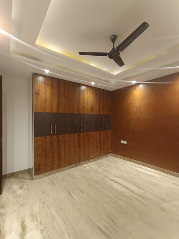 Room in 3 BHK Builder Floor at Navbharat Apartments, Paschim Vihar – for Rent